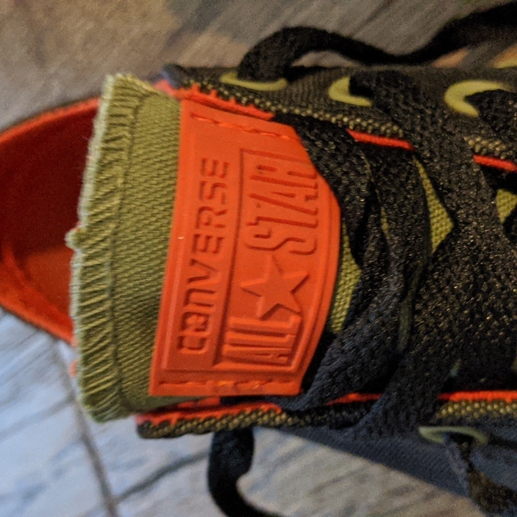 Women’s Converse Like New! - Picture 2 of 6